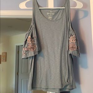 soft and sexy shirt w/ floral print on the sleeves